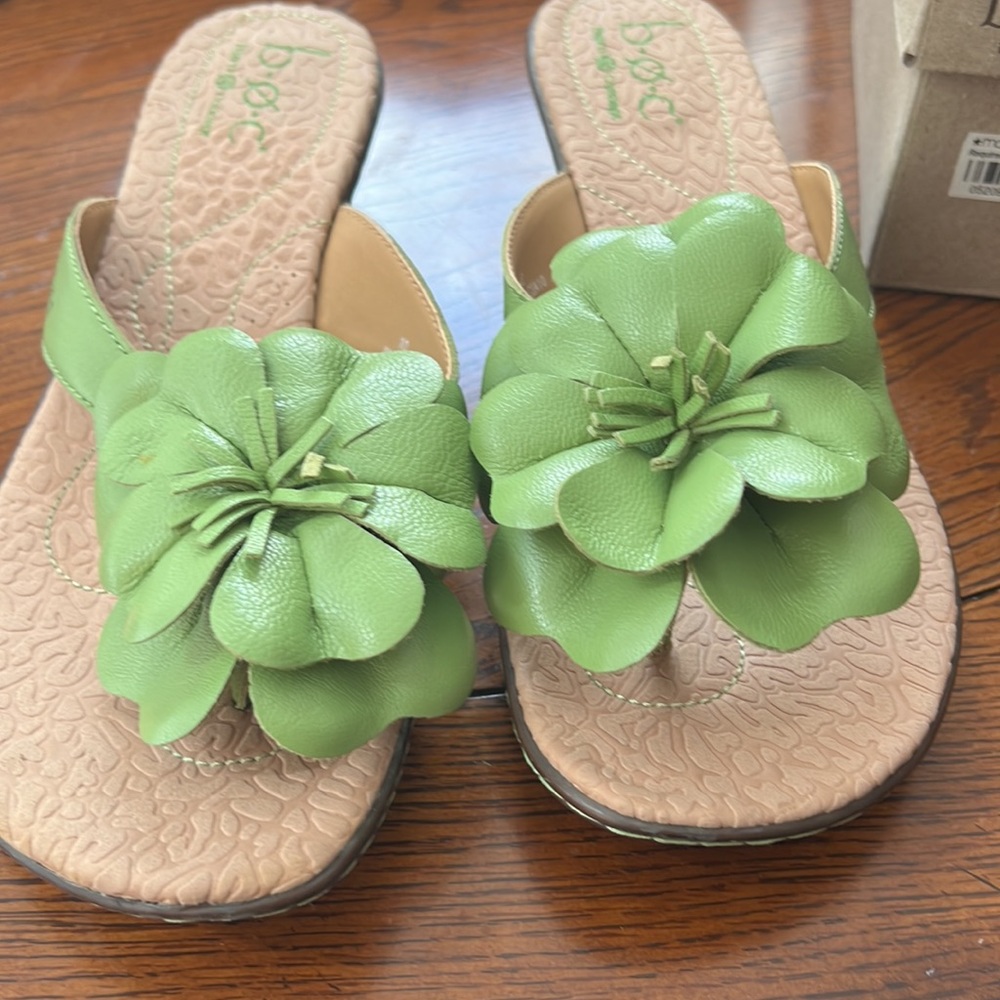 BOC 🧁 CHICHI Lime Green Leather flower flip flops Sandals size 10 M/W NIB